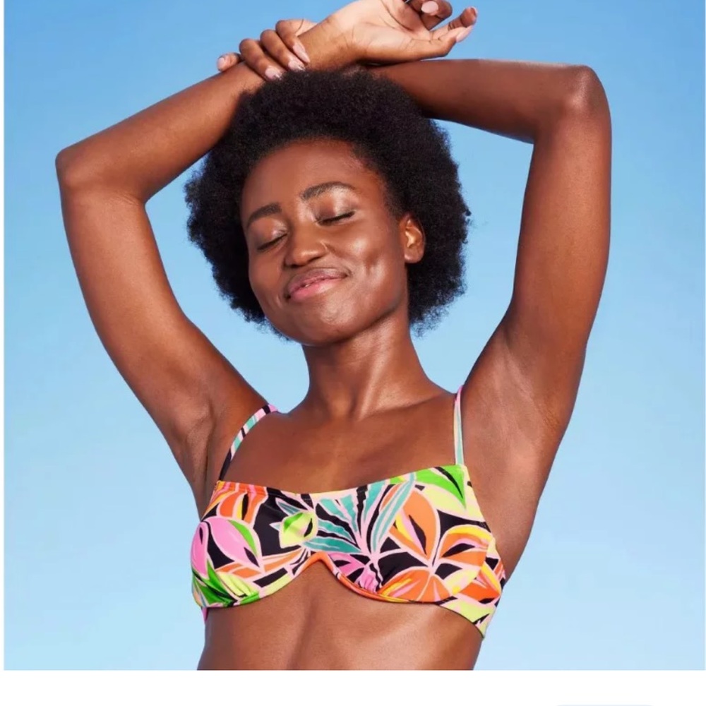 - Wild fable jungle bikini top size 4/6 green underwire bra for swim